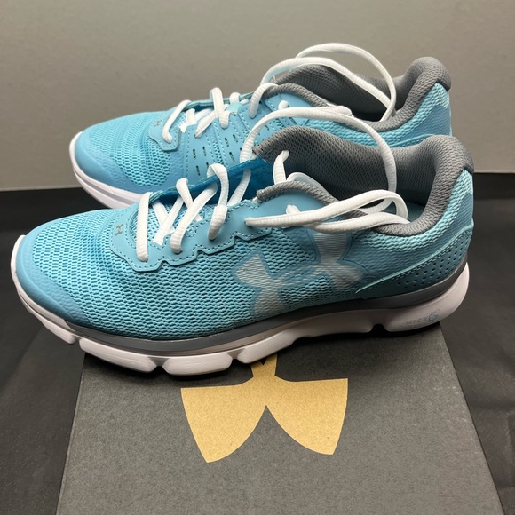 Women’s Under Armour Brand New in box - Size 6.5 - Picture 4 of 8